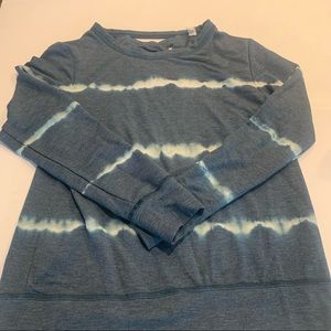 Light weight athletic pullover!